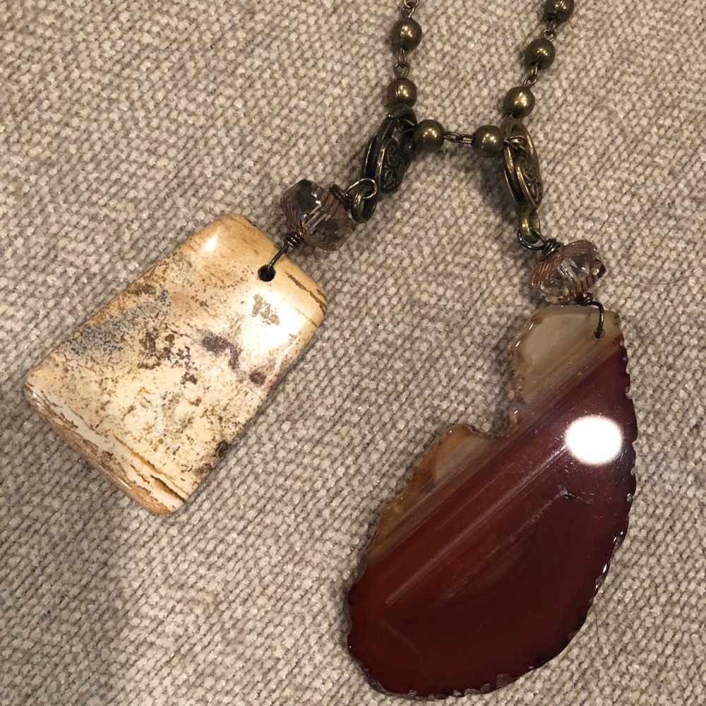 Boutique necklace with two detachable charms